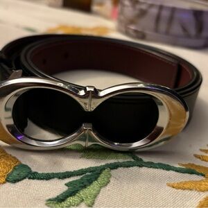 Black coach buckle belt